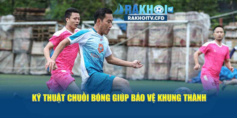 Kỹ thuật xoạc bóng chính xác giúp bảo vệ khung thành