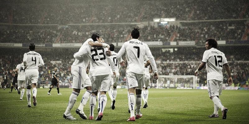 Los Blancos trở thành tên gọi bắt nguồn từ màu áo thi đấu của Real